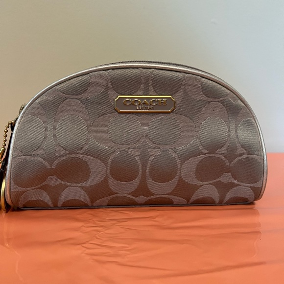 Coach Limited Edition Cosmetic Case. - Picture 1 of 11